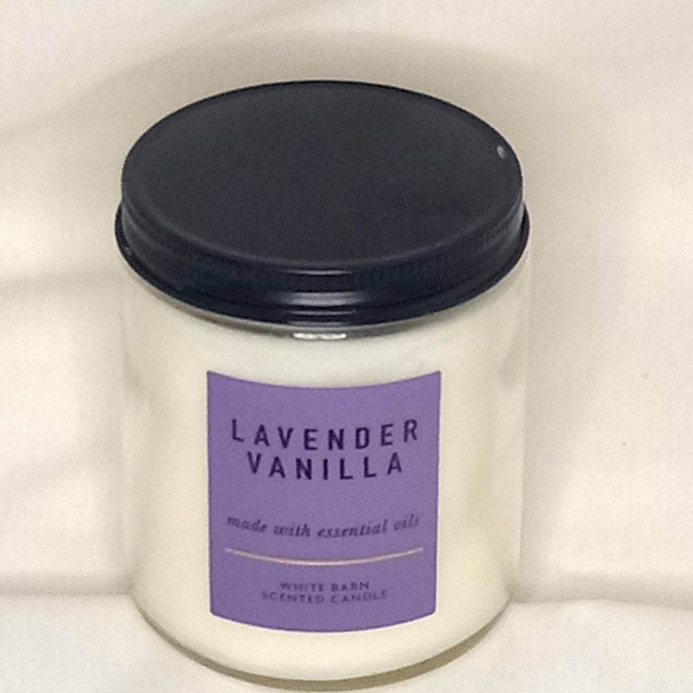 White Barn Lavender Vanilla Scented Candle Single Wick 7 oz NEW
